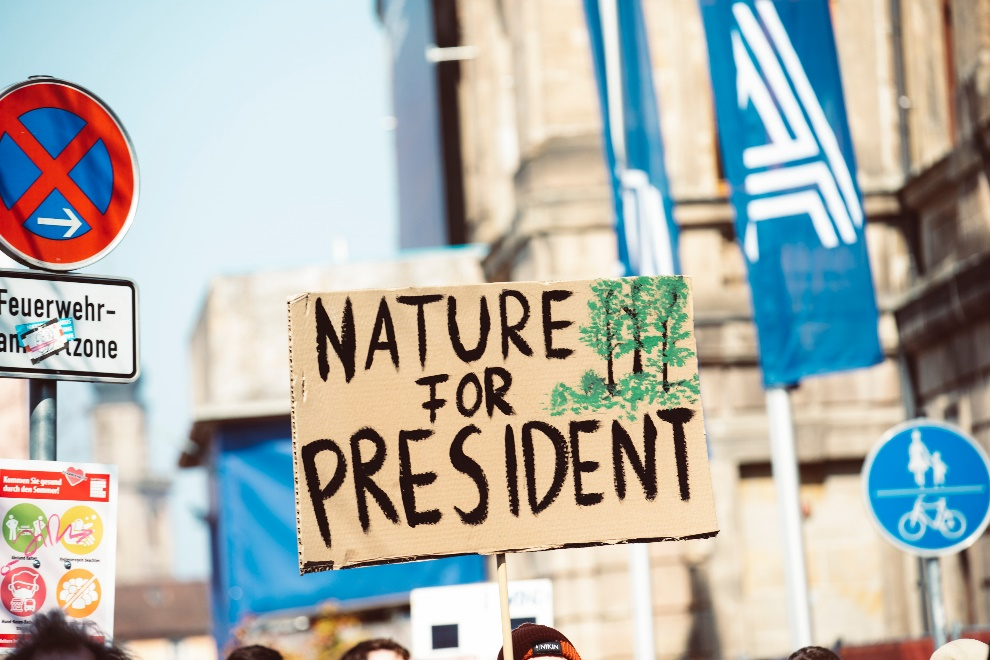 A placard saying ‘Nature for President’